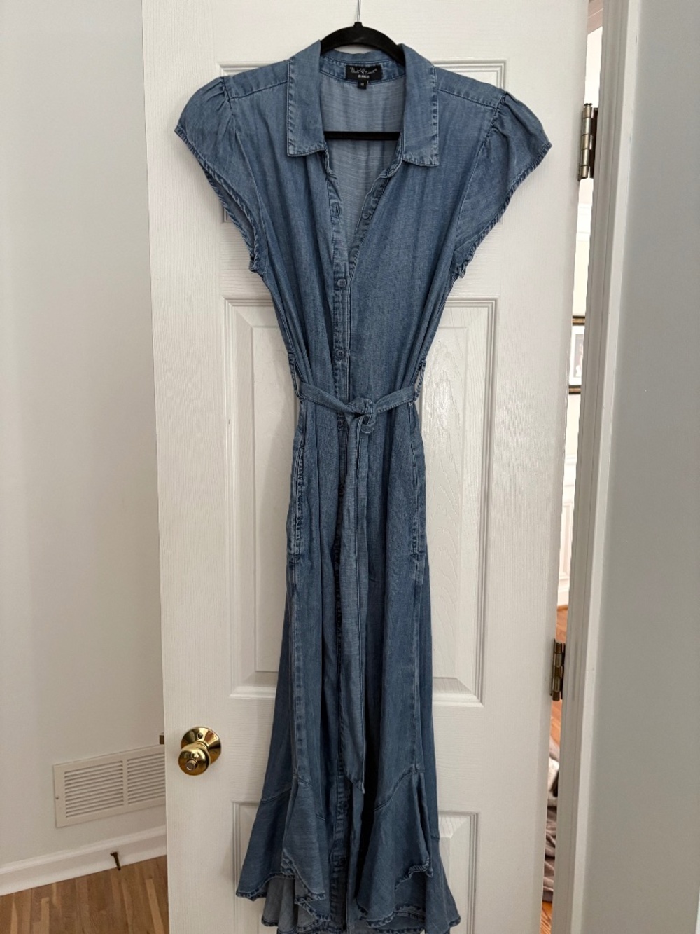 Chambray dress sized Medium Velvet Heart Los Angeles